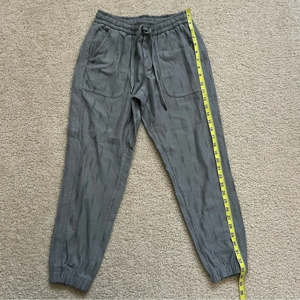 Athleta Farallon Printed Jogger Pants Women’s Size 2P Gray S/657547 $89 Active,